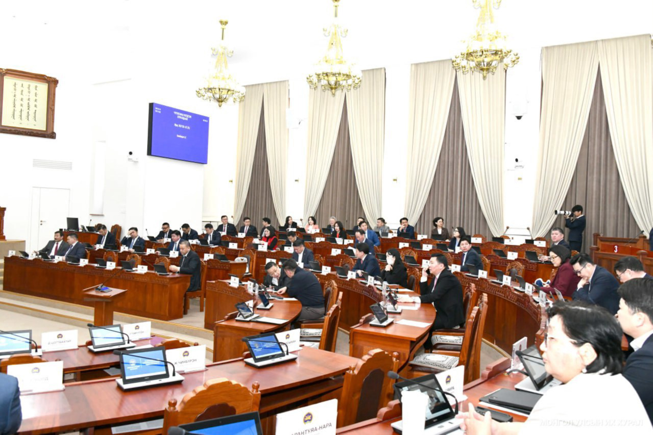 УИХ-ын дарга нам бус байх хуулийн төслийг хэлэлцэхийг дэмжлээ